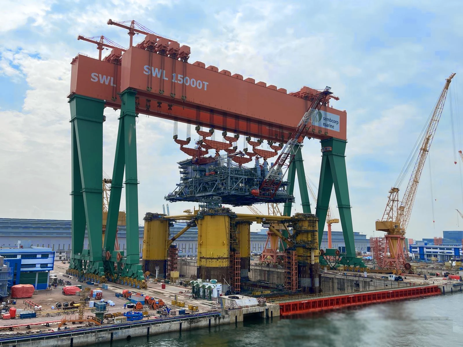 Tandem lift of the Vito topsides structure onto the FPU hull by a pair of goliath cranes. Tandem lift of the Vito topsides structure onto the FPU hull by a pair of goliath cranes.